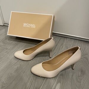 Michael Kors Women's Cream Heels | sz 9.5